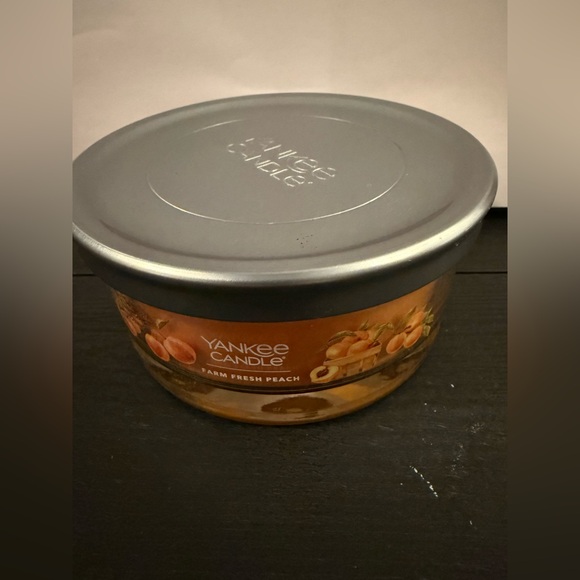 Yankee Candle Farm Fresh Peach Jar Candle, 12 ounce, NEW - Picture 4 of 4